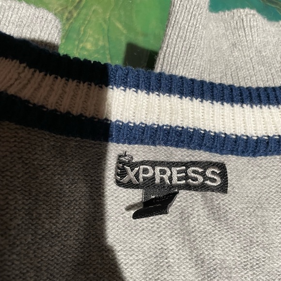 Men long sleeves top with bottoms up front and pokets - Picture 3 of 4